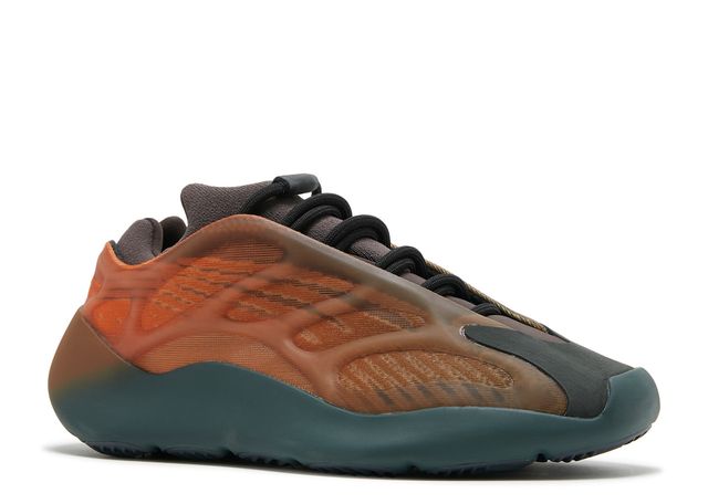 Yeezy 700 V3 Copper Fade Front